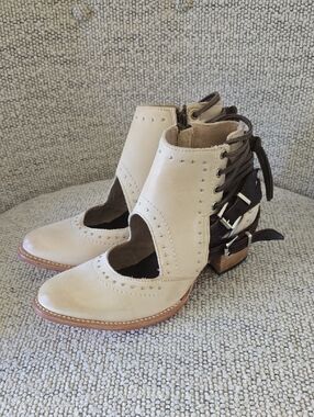 Freebird Desert Boots Booties Cream White size 9 Worn Once